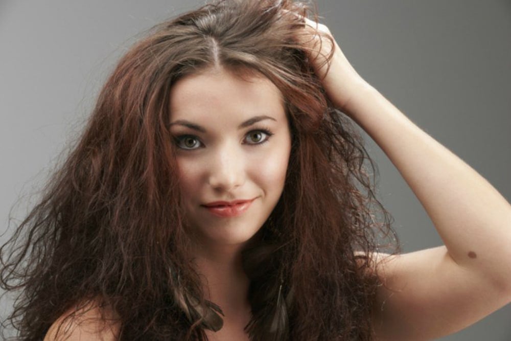 How to Minimize Frizzy Hair? - Beauty Tribe