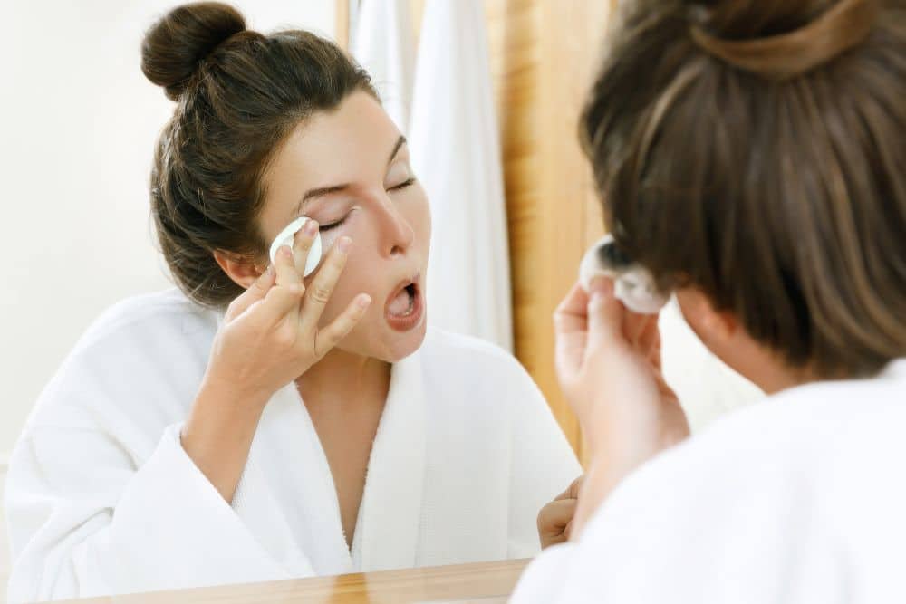 This Is How to Remove Makeup Properly! - Beauty Tribe