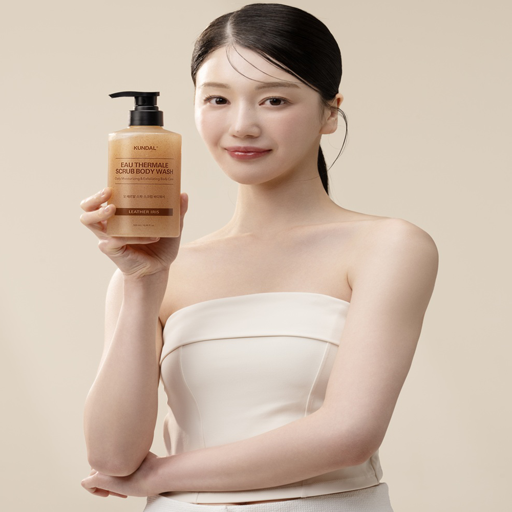 Kundal Eau Thermale Scrub Body Wash Leather Iris 500 ml
