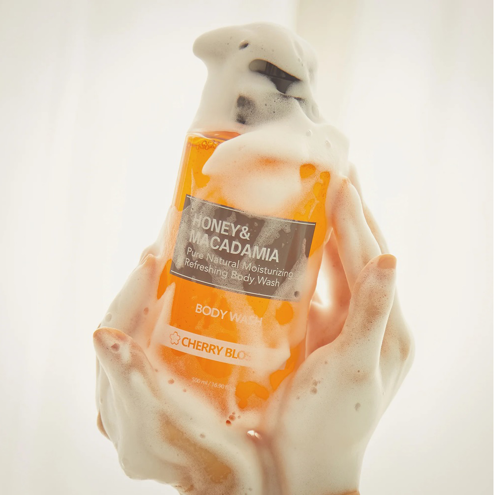 Kundal Honey &amp; Macadamia Pure Natural Moisturizing Refreshing Body Wash White Musk 500 ml